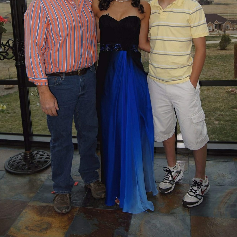 Cache Prom Dress! - Picture 4 of 7